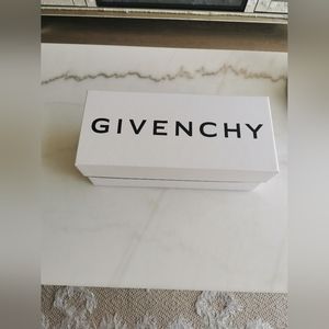 Givenchy box (empty)